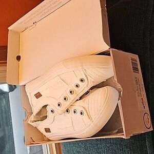 Blowfish , white sneakers , New With Tags, 9.5
